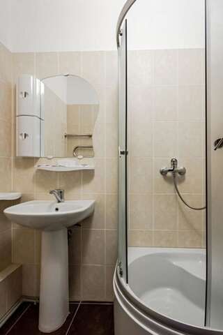 Мини-отель Мини-гостиница ЭкоДом Минск Двухместный номер с 2 отдельными кроватями и общей ванной комнатой-3